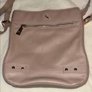 ASHWOOD BRAND DEEP PINK/TAUPE COLOR CROSSBODY WITH SIGNATURE DEER EMBLEM ON BAG